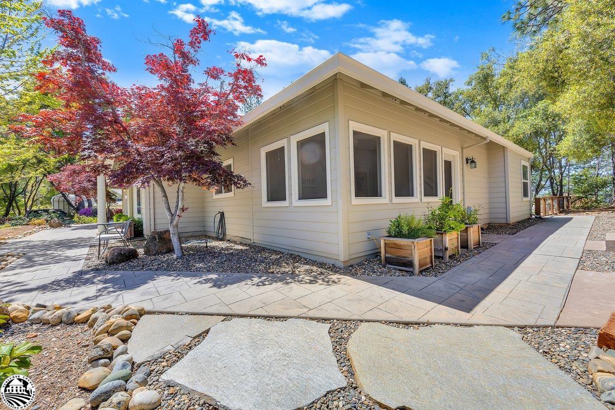 16256 Crestridge