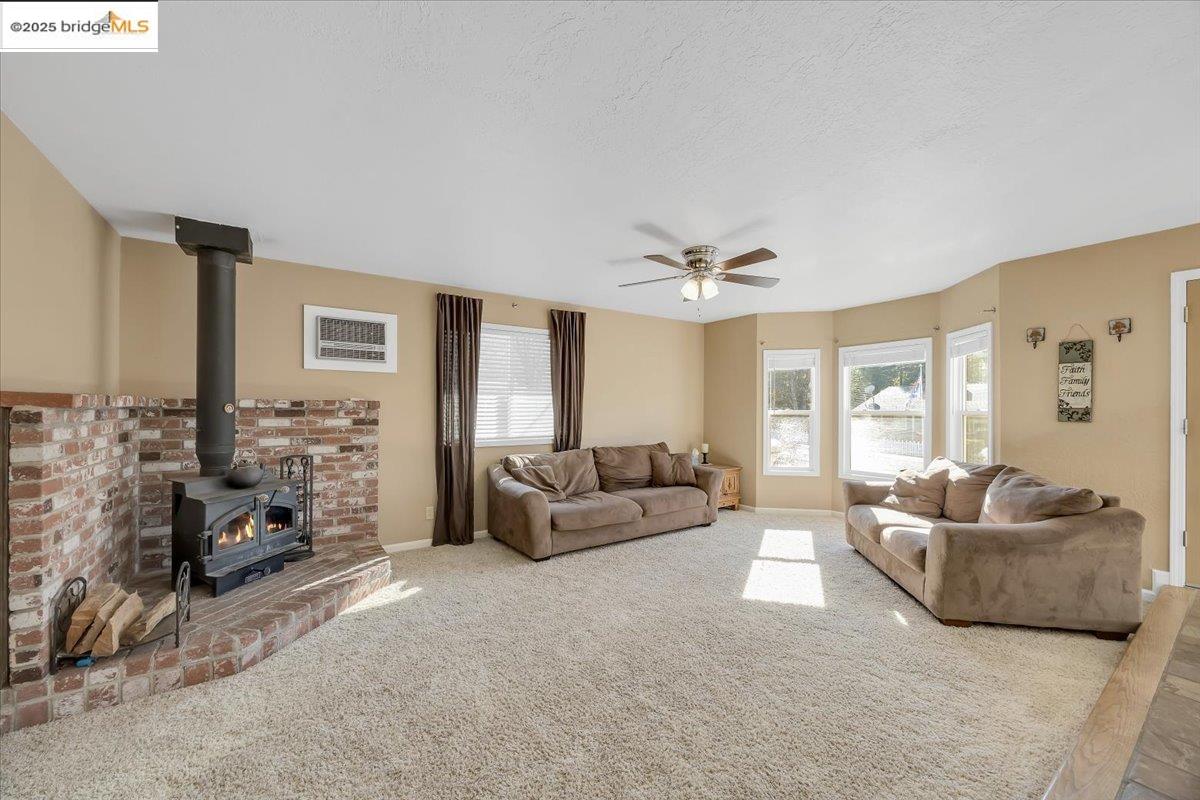 17424 Livermore CT