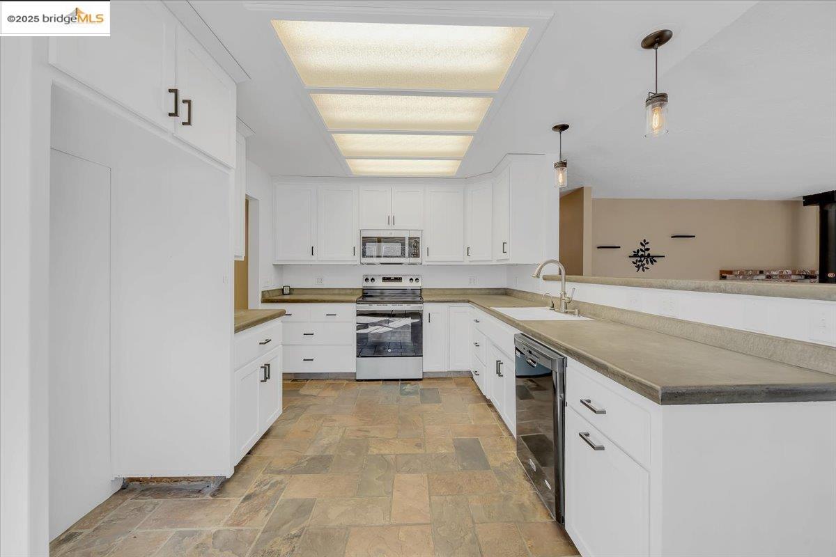 17424 Livermore CT