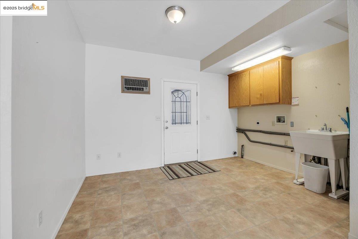 17424 Livermore CT