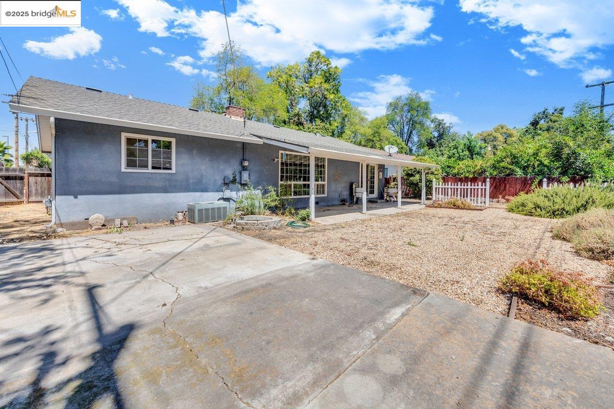 1702 Sherwood Ave