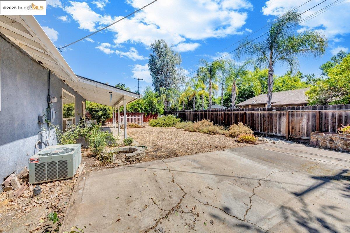 1702 Sherwood Ave