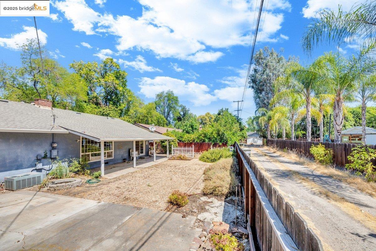 1702 Sherwood Ave