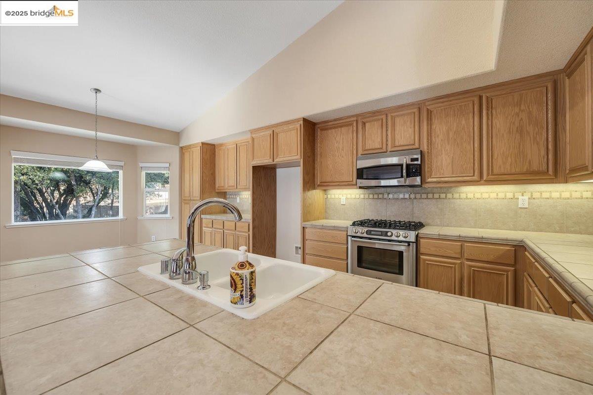 21662 Paseo De Los Portales