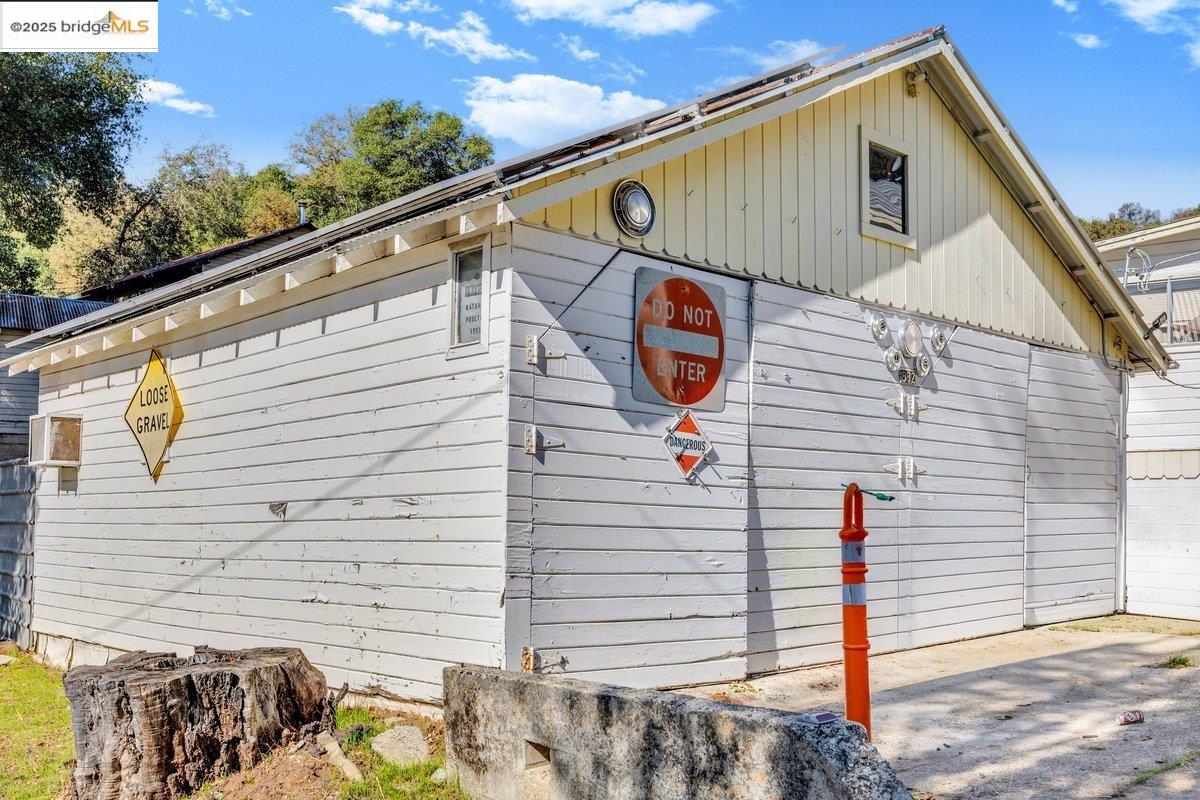 832 Shaws Flat Rd