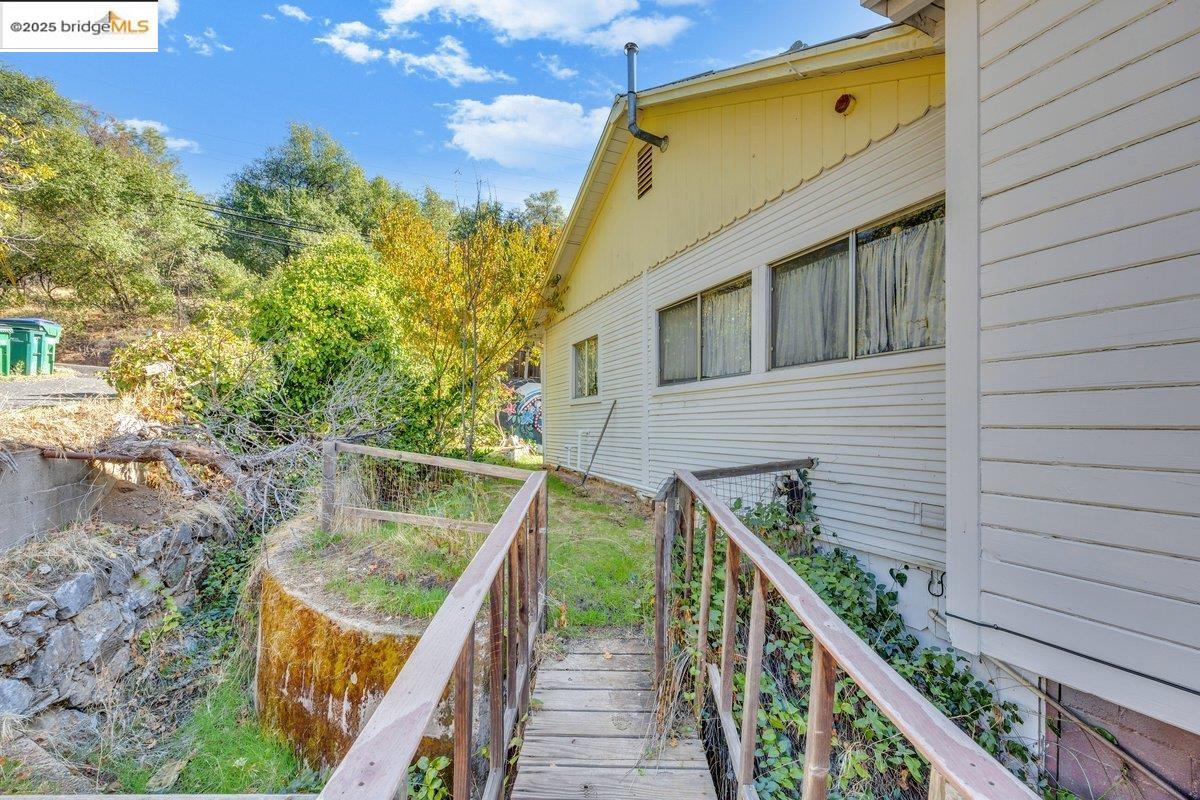 832 Shaws Flat Rd