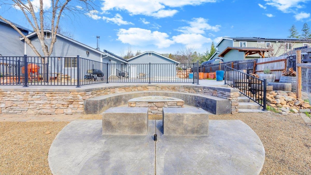 12929 Hollow Dr