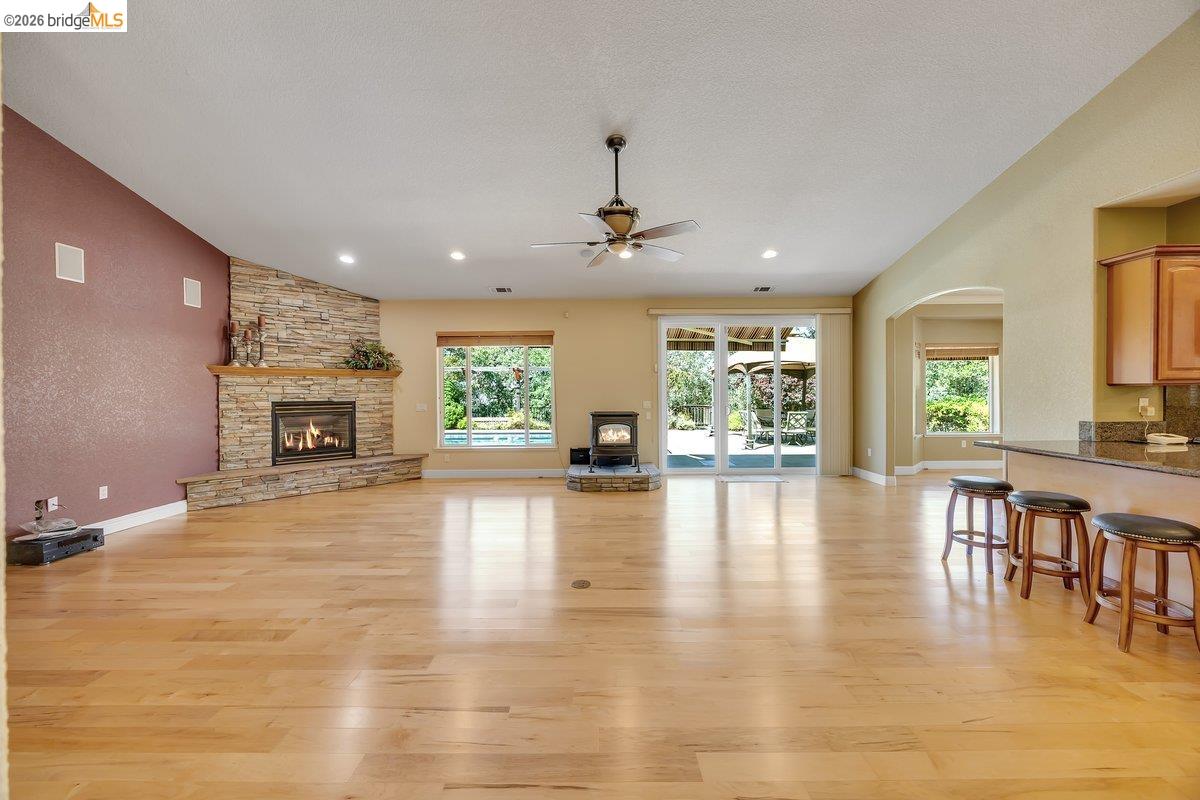 20414 Starr King Dr