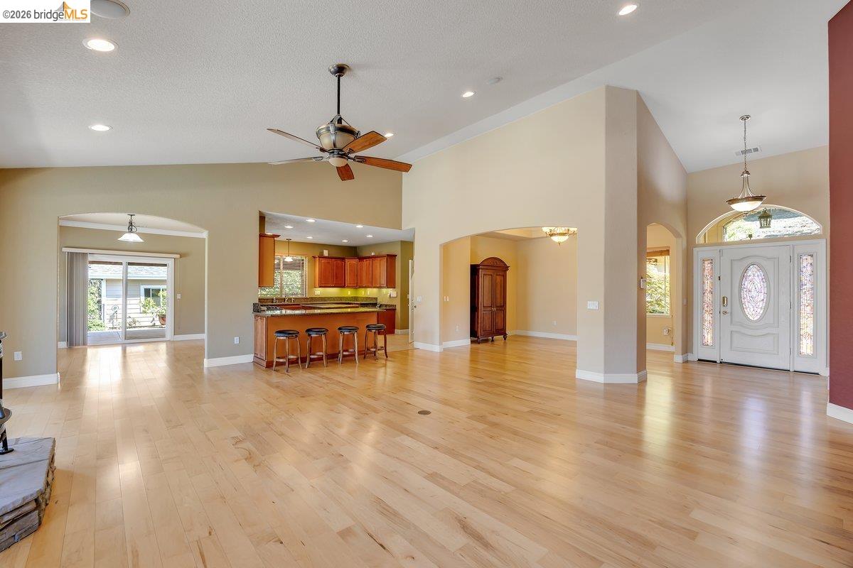 20414 Starr King Dr