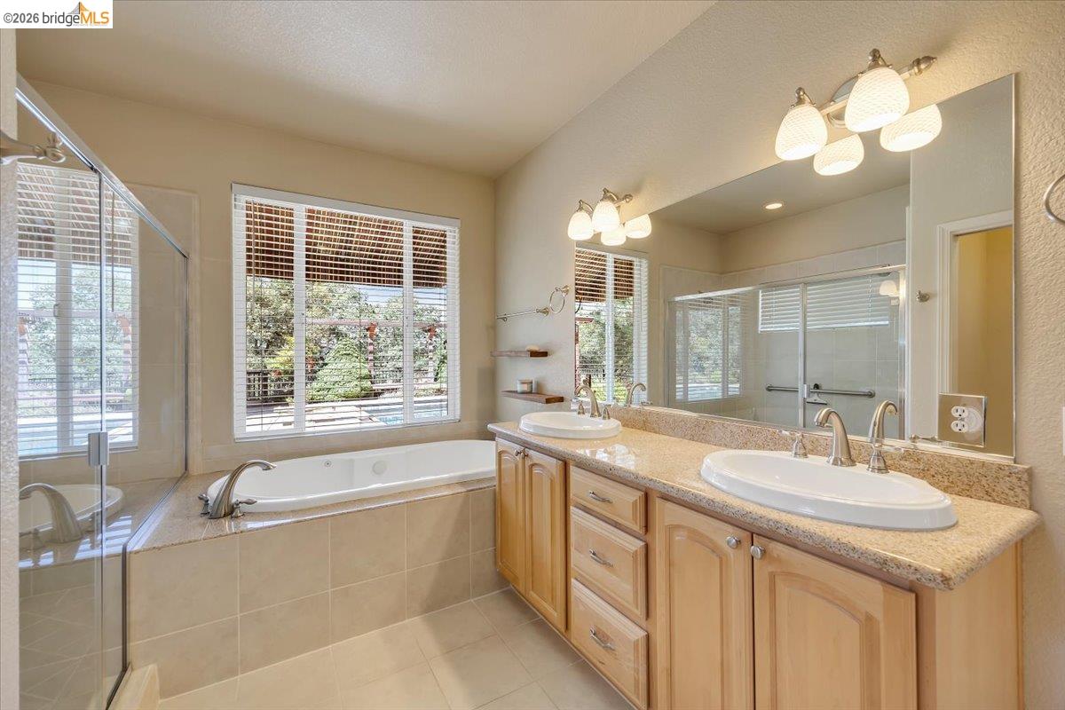 20414 Starr King Dr
