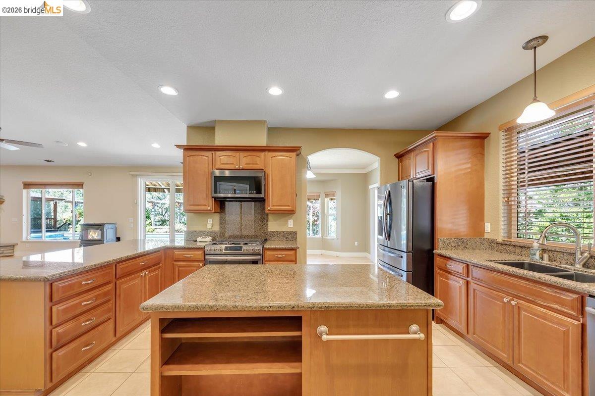 20414 Starr King Dr