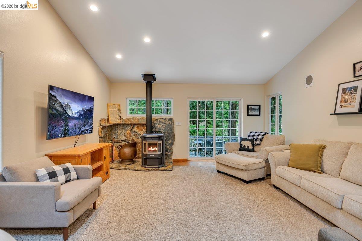 22499 Fireside Dr