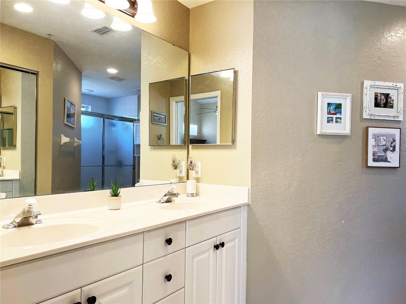 7225 CEDAR HOLLOW CIR #20-201