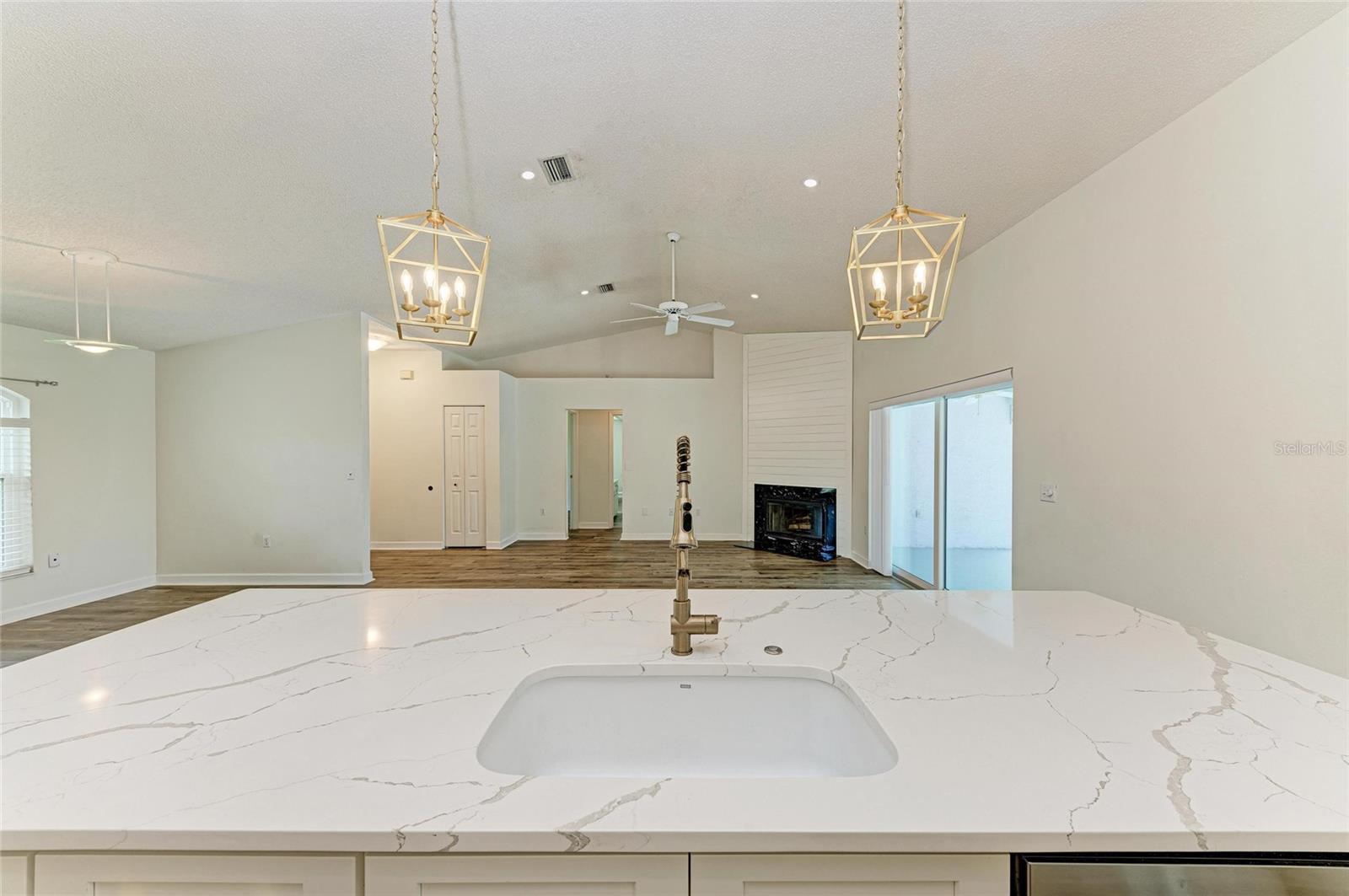 2403 ICECAPADE DR
