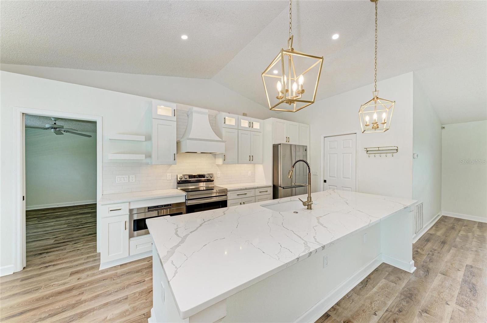 2403 ICECAPADE DR