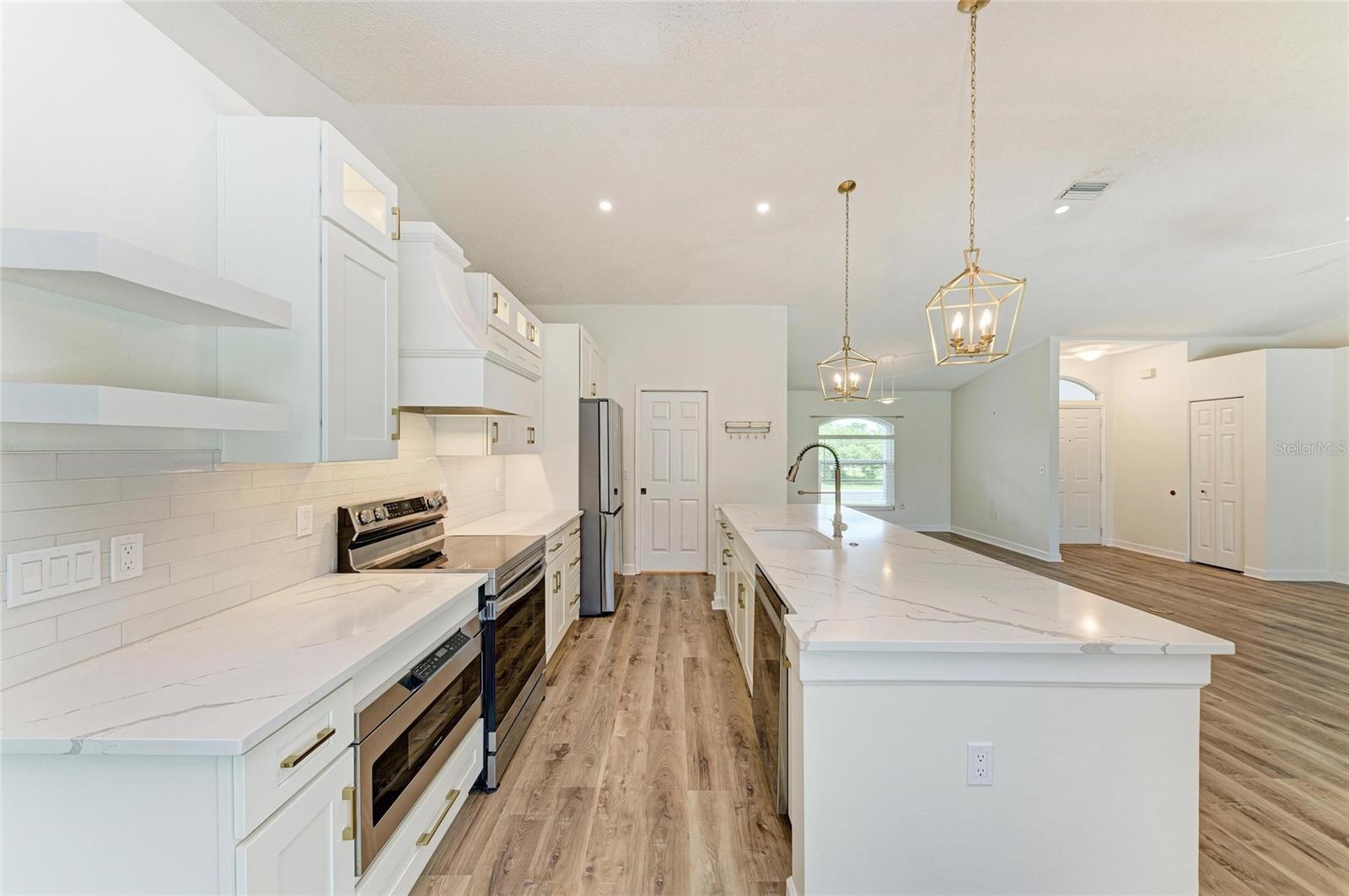 2403 ICECAPADE DR