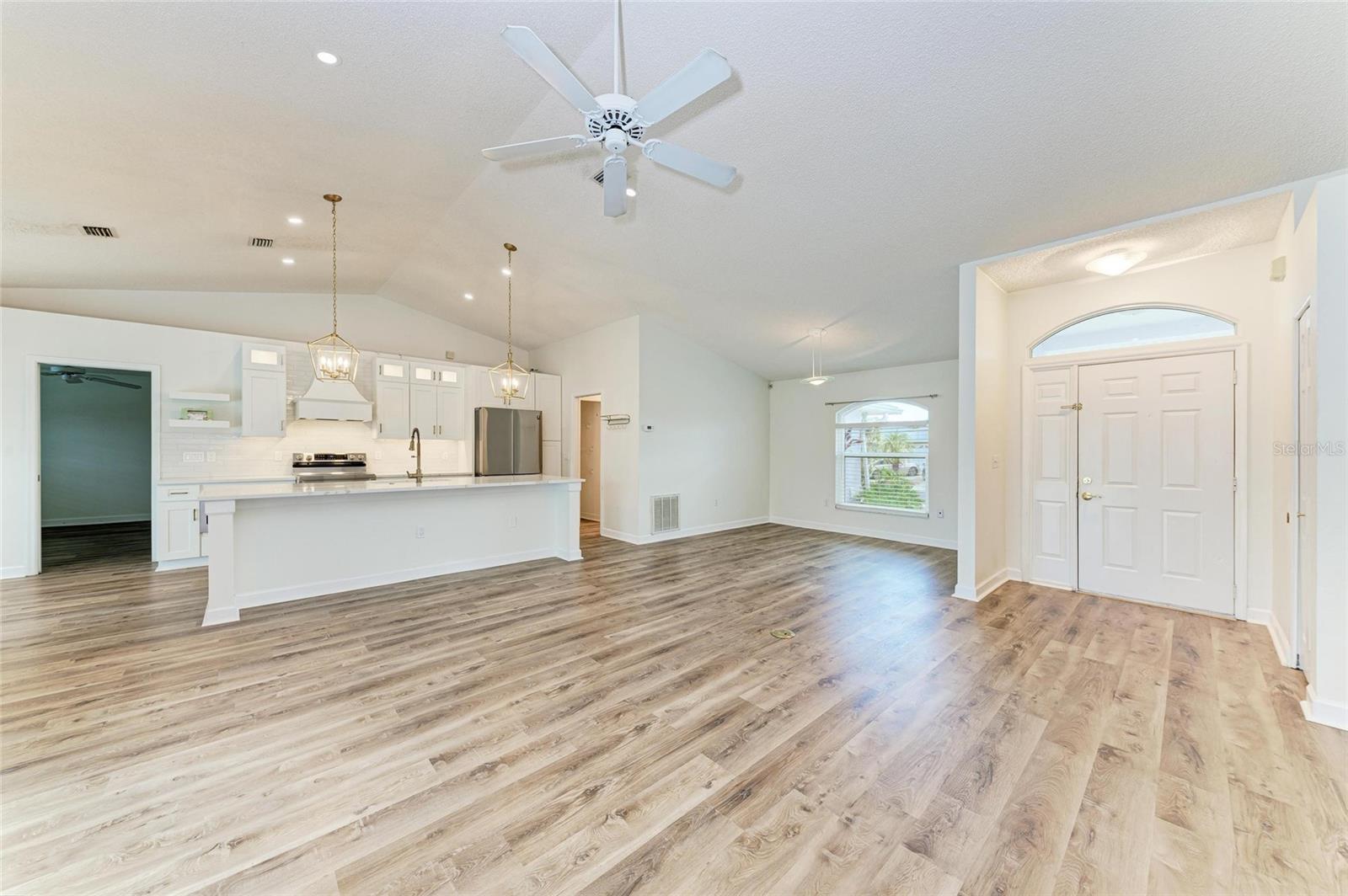2403 ICECAPADE DR