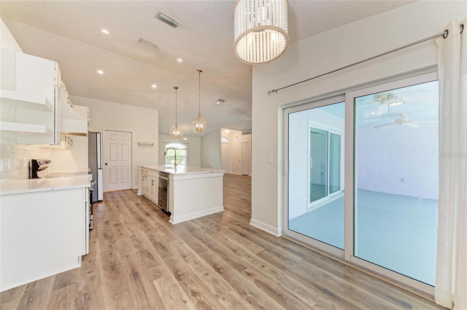 2403 ICECAPADE DR