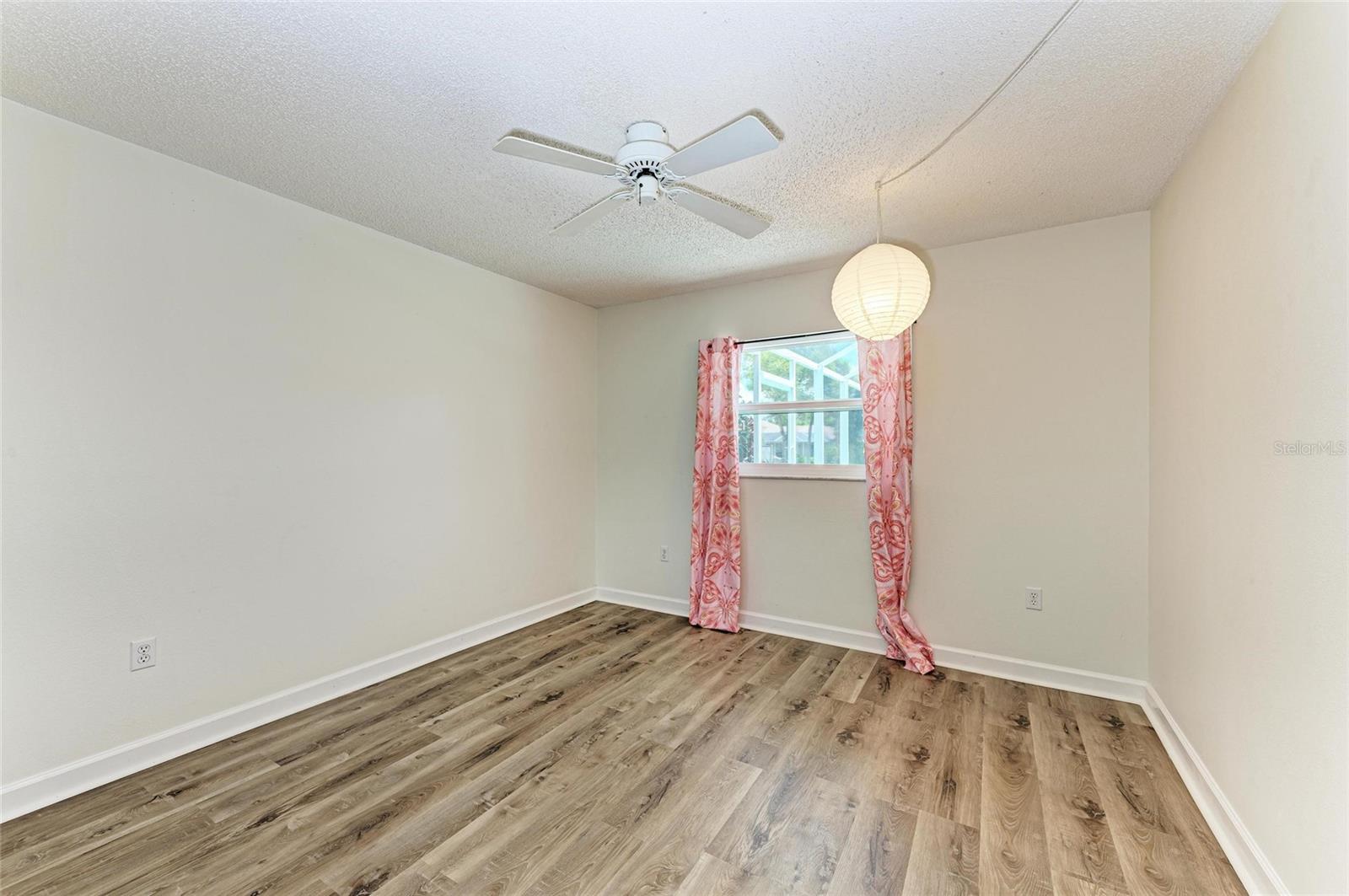 2403 ICECAPADE DR