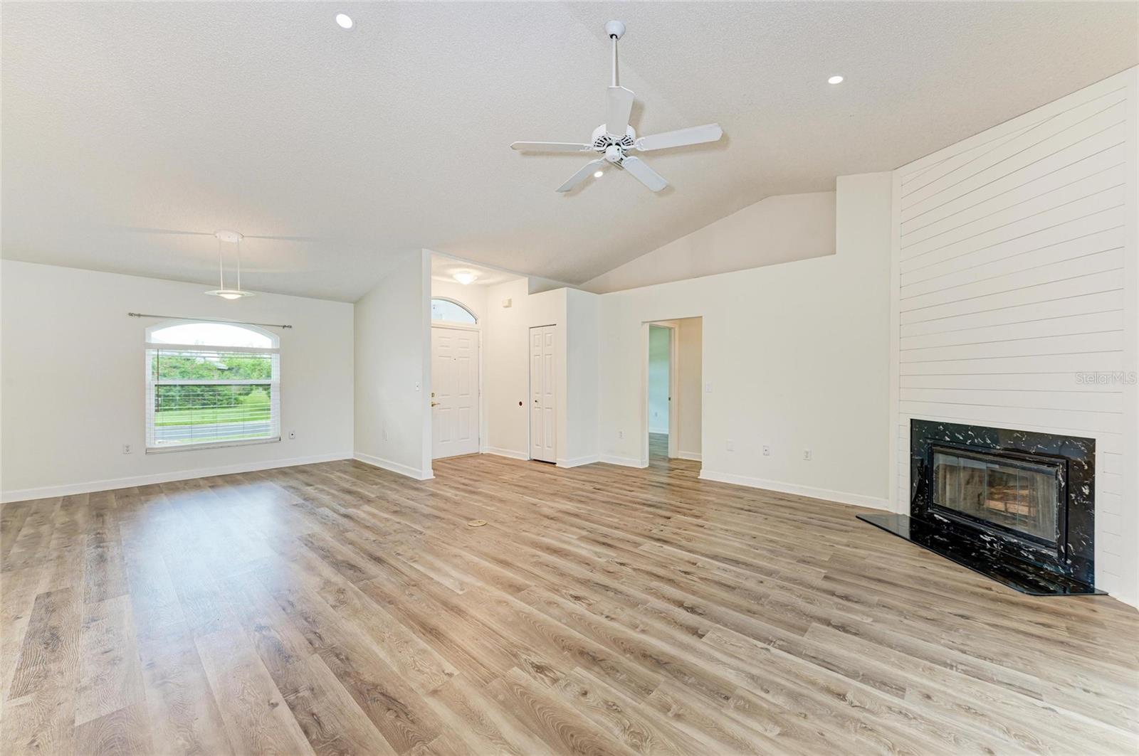 2403 ICECAPADE DR