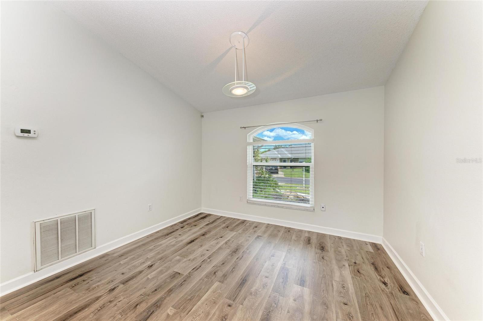 2403 ICECAPADE DR