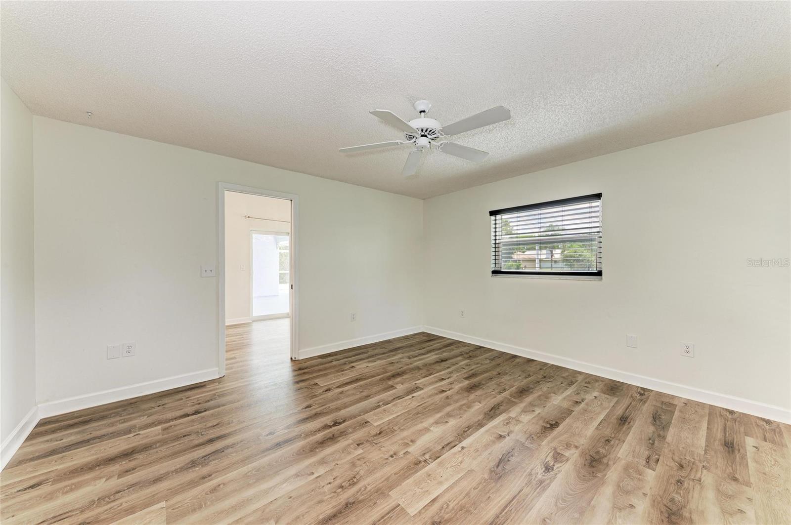 2403 ICECAPADE DR