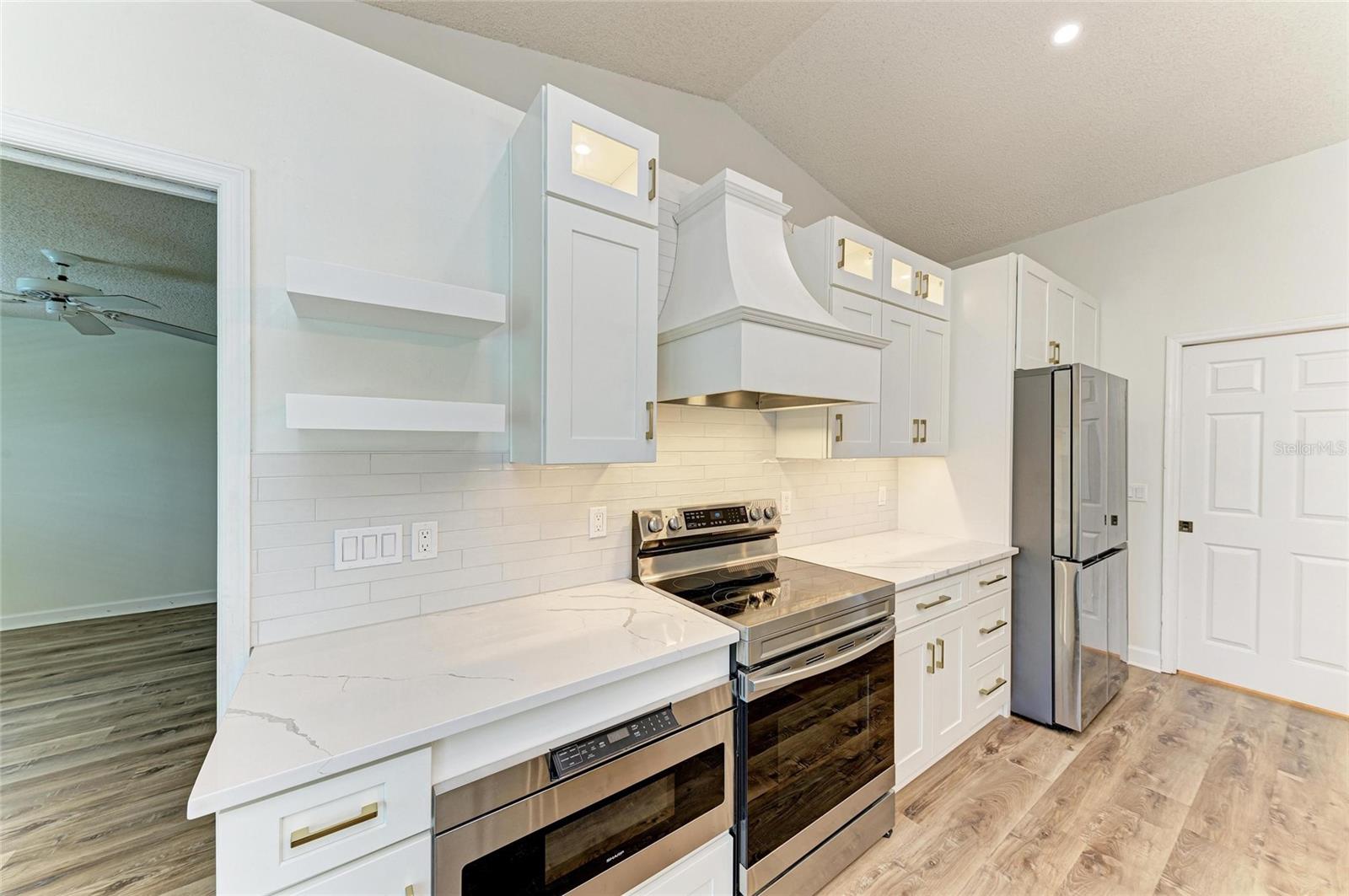 2403 ICECAPADE DR