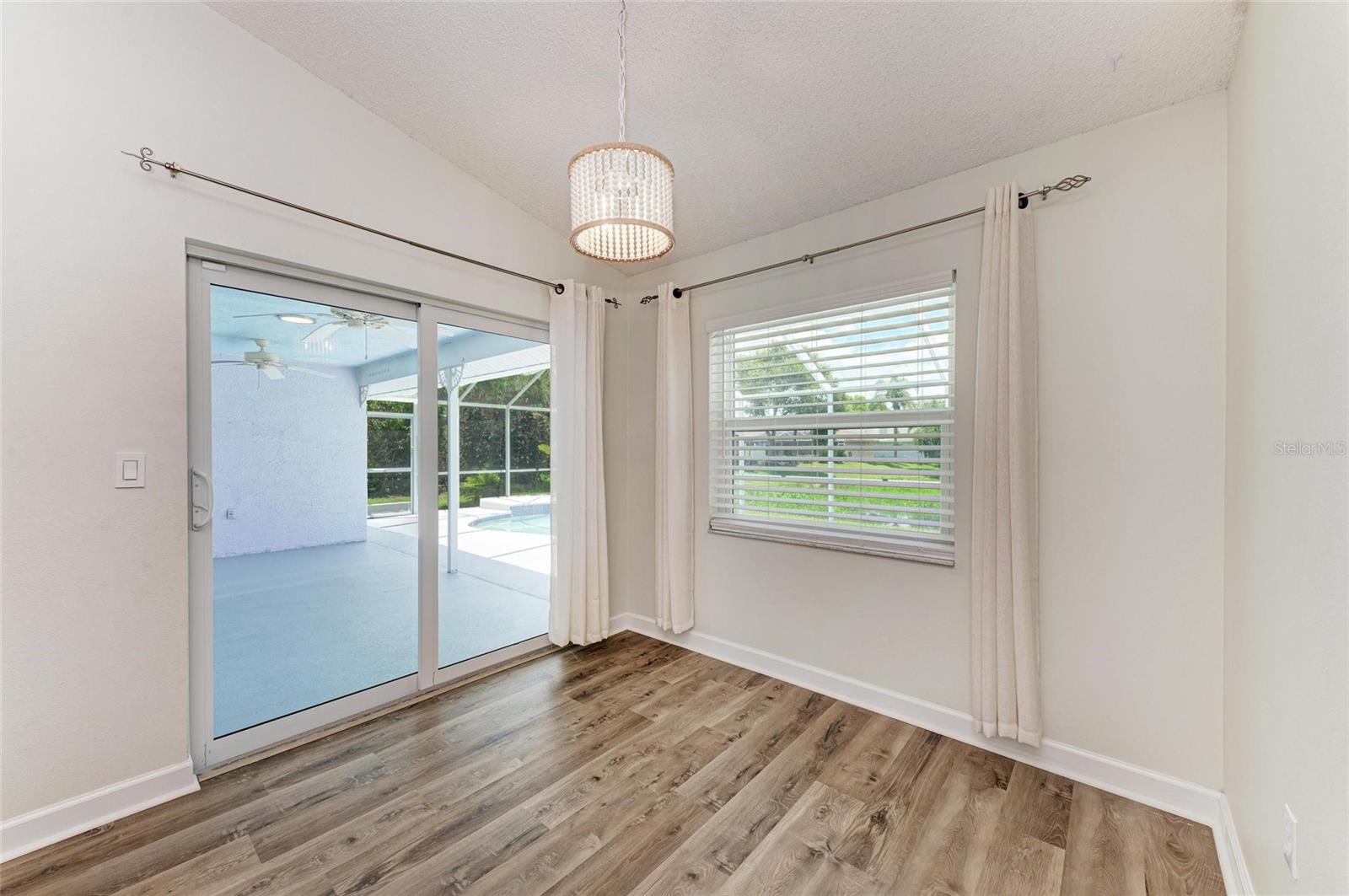2403 ICECAPADE DR