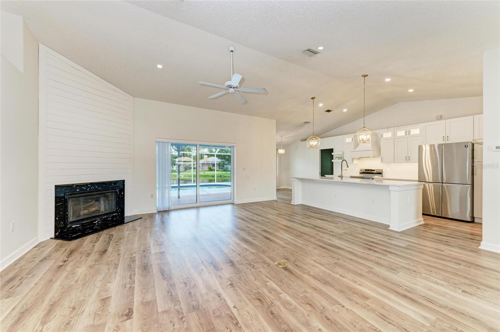 2403 ICECAPADE DR
