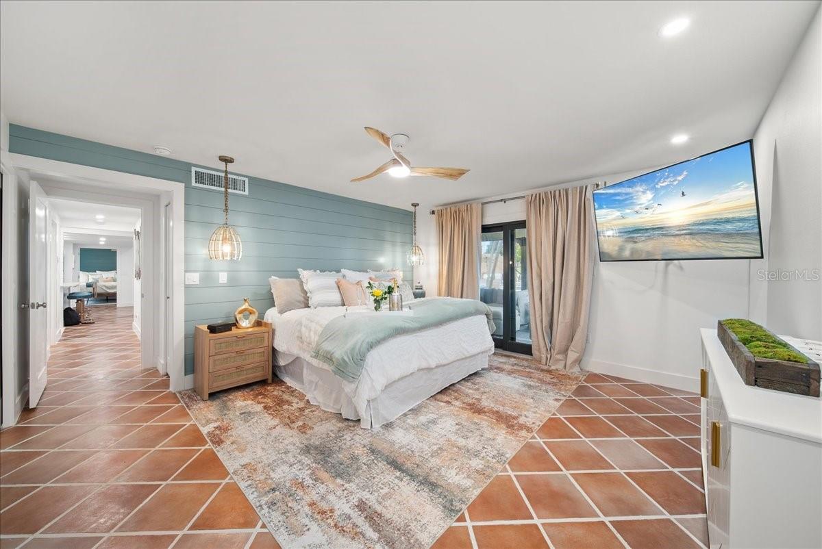 718 GOLDEN BEACH BLVD #1