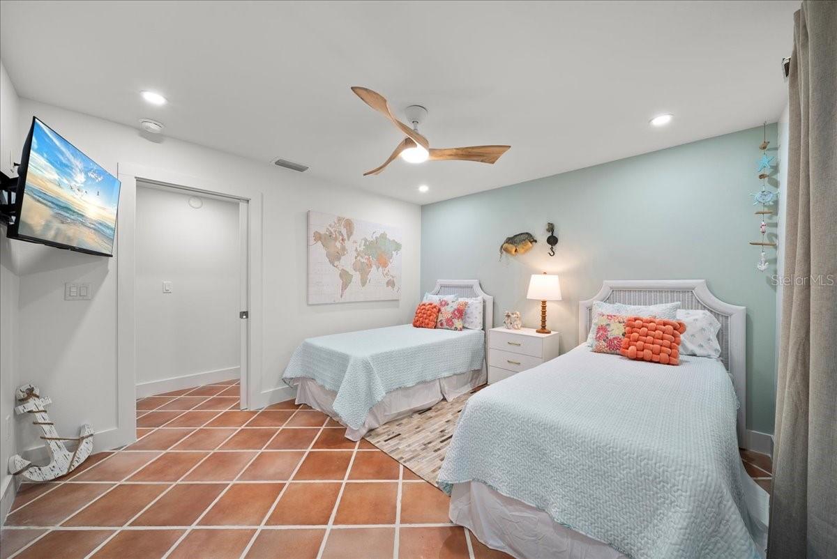 718 GOLDEN BEACH BLVD #1