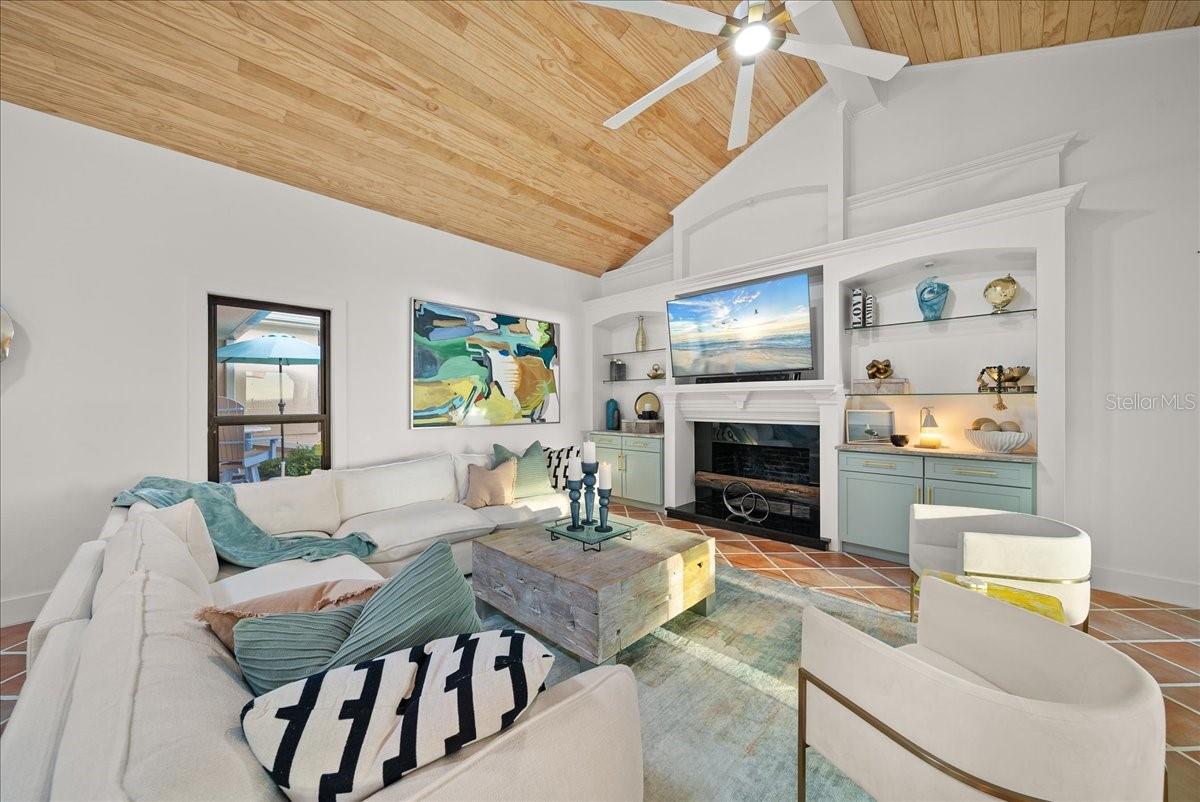 718 GOLDEN BEACH BLVD #1