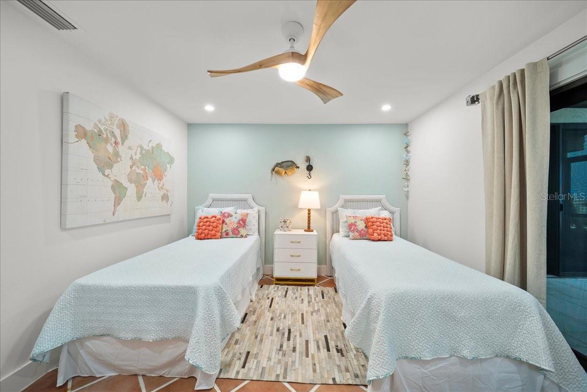 718 GOLDEN BEACH BLVD #1