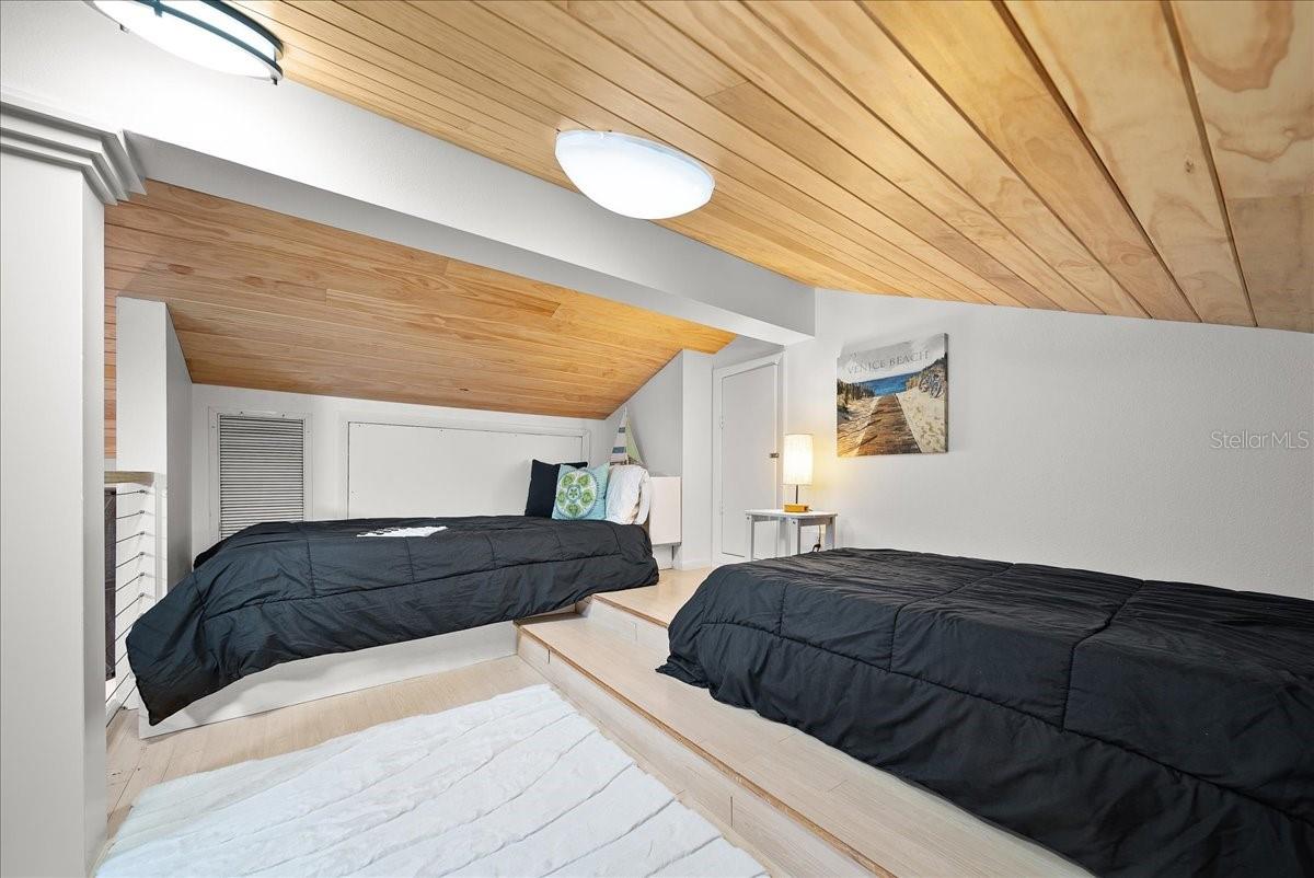 718 GOLDEN BEACH BLVD #1