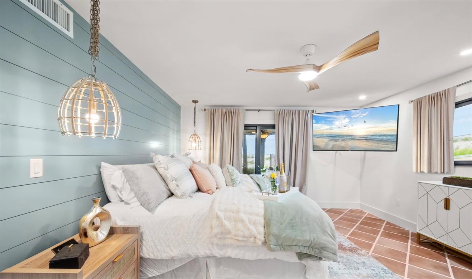 718 GOLDEN BEACH BLVD #1