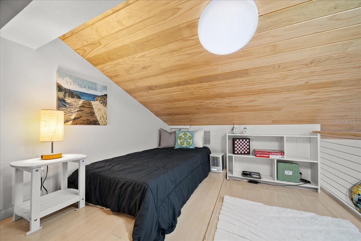 718 GOLDEN BEACH BLVD #1