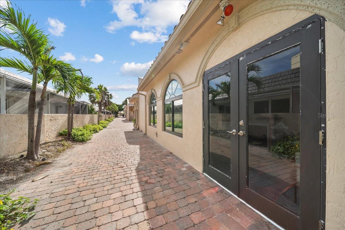 718 GOLDEN BEACH BLVD #1