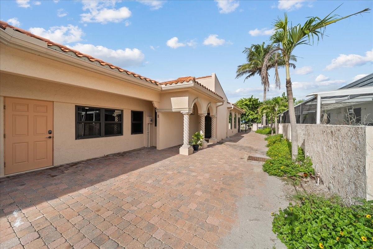 718 GOLDEN BEACH BLVD #1