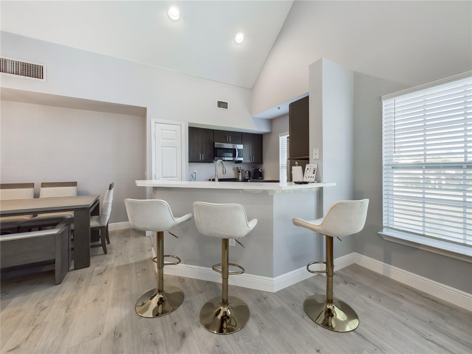 5521 ROSEHILL RD #203