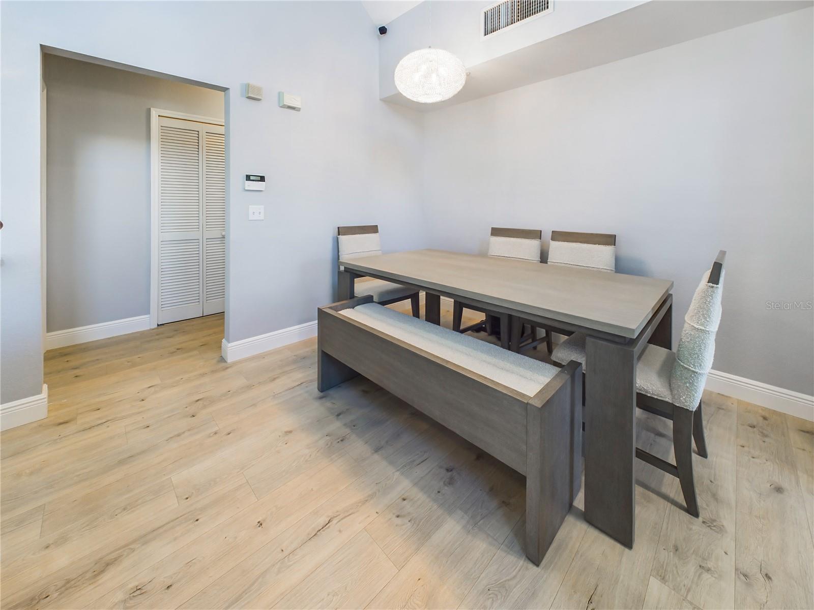 5521 ROSEHILL RD #203