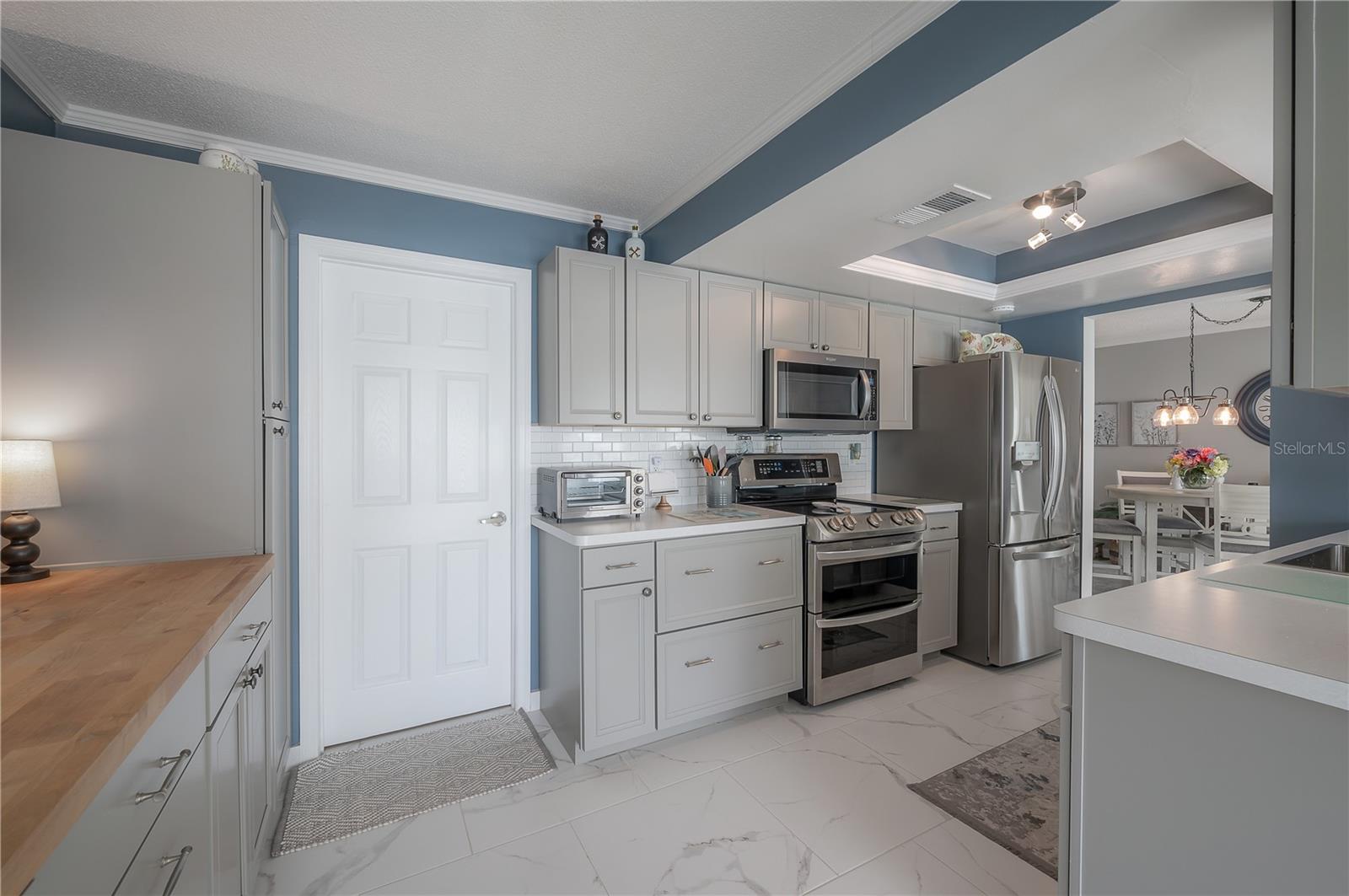 9835 MAINLANDS BLVD W