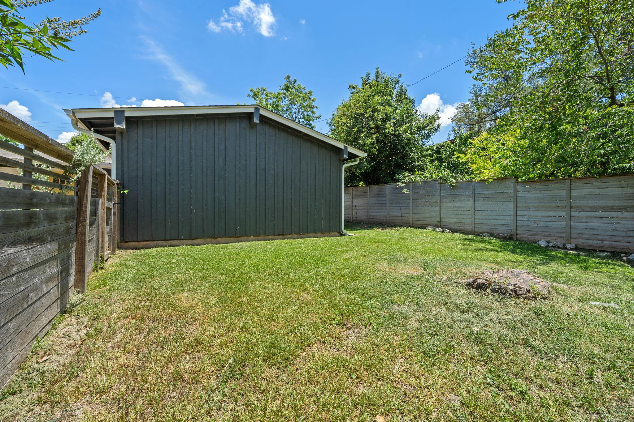 6707 Columbia DR