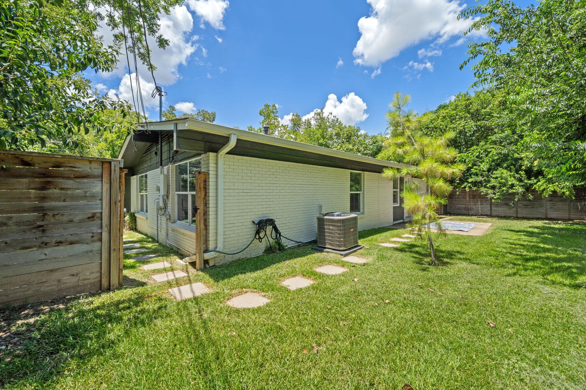 6707 Columbia DR