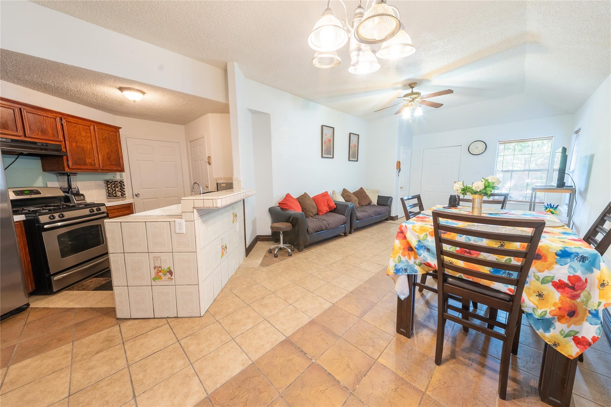 1515 Parkfield CIR