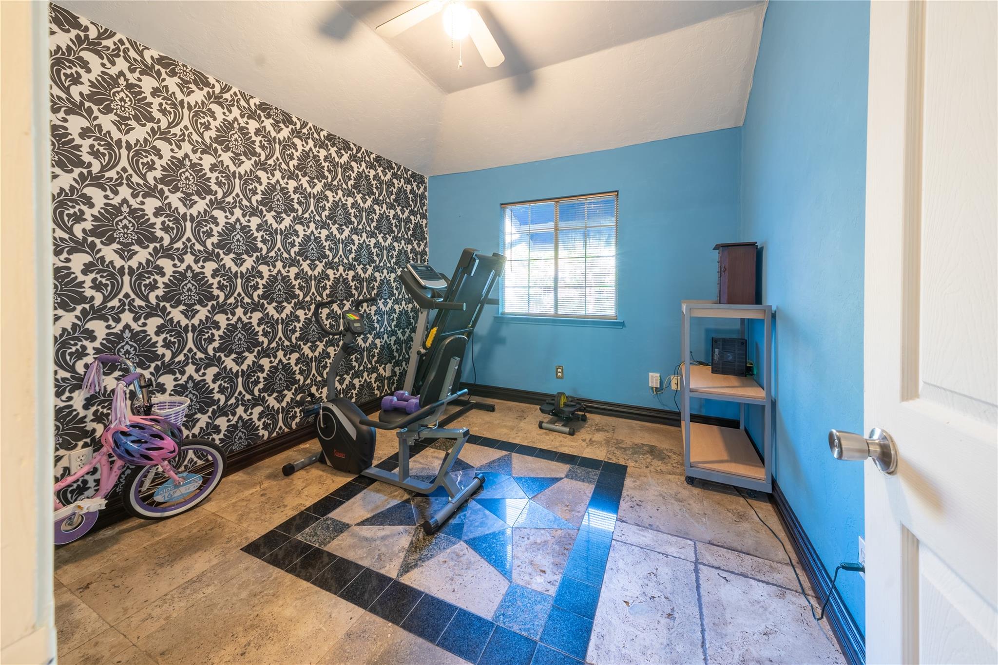 1515 Parkfield CIR