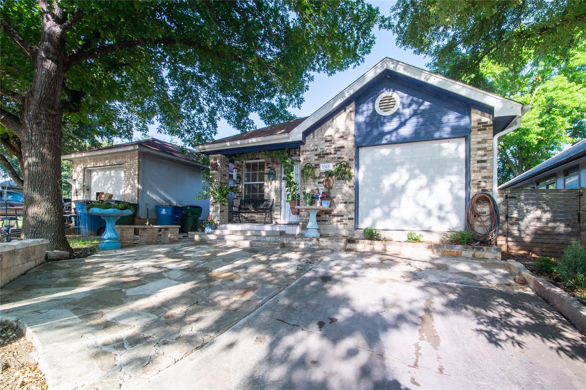 1515 Parkfield CIR
