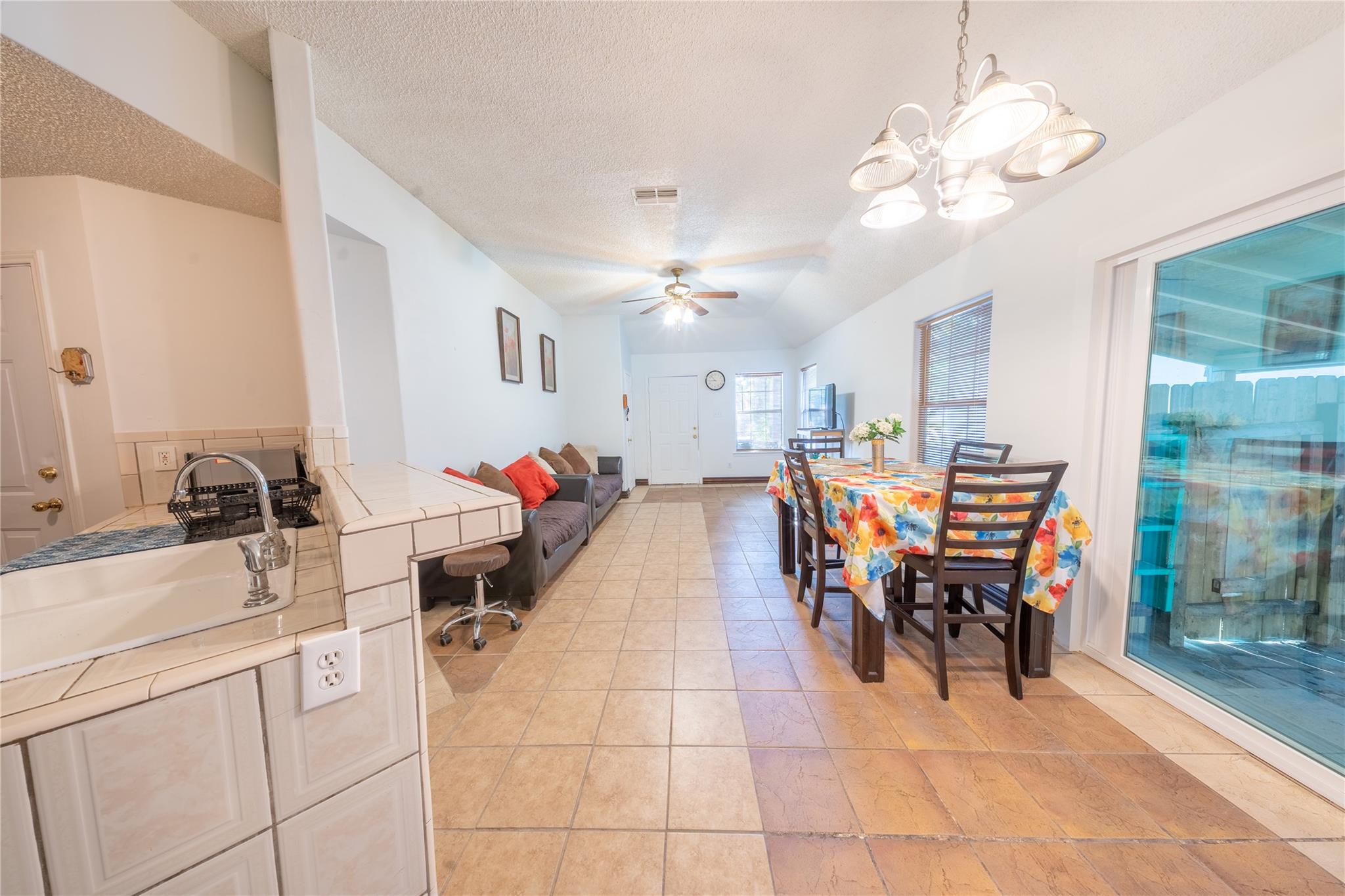 1515 Parkfield CIR