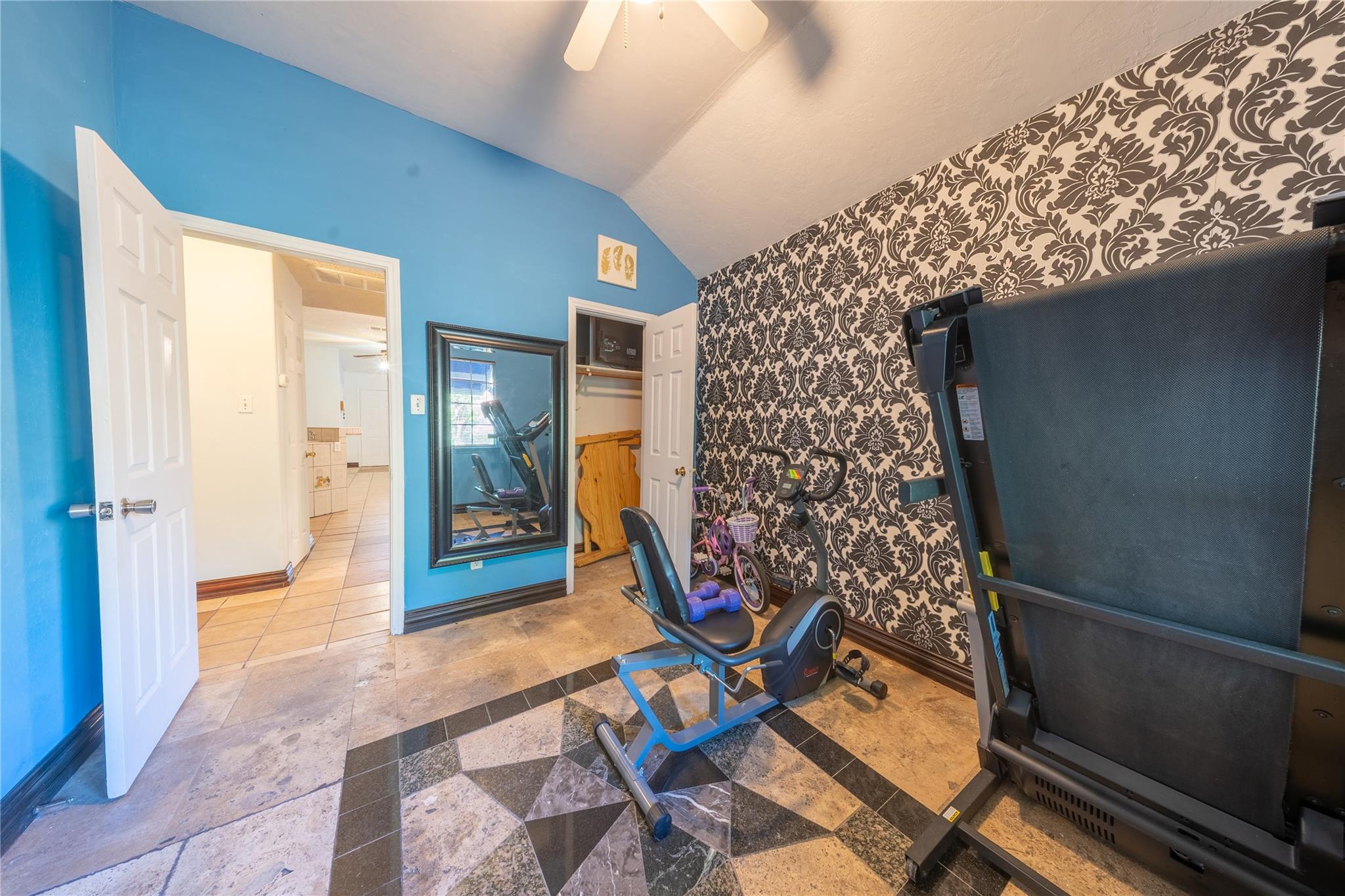 1515 Parkfield CIR