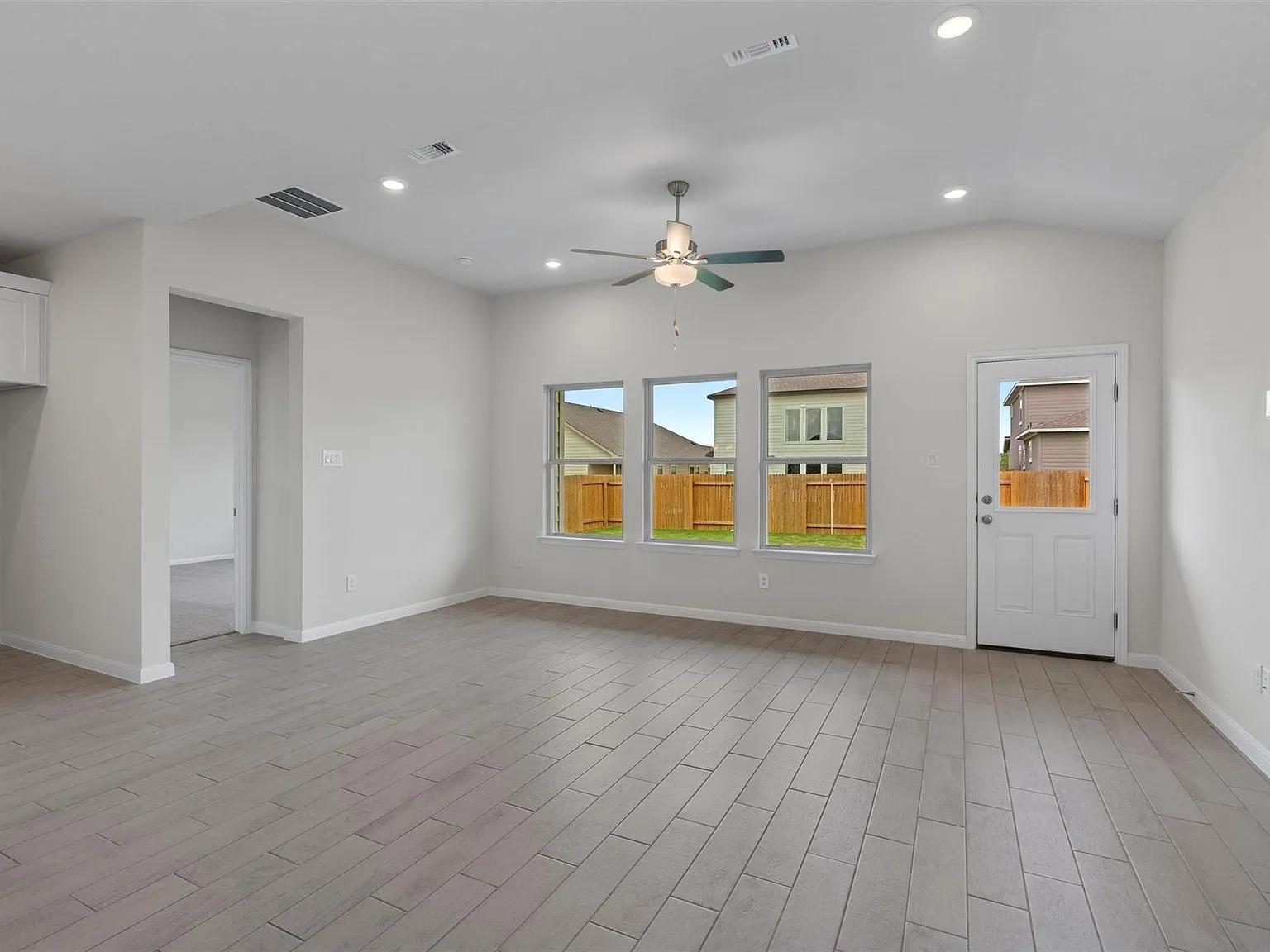 128 Comet Pointe DR