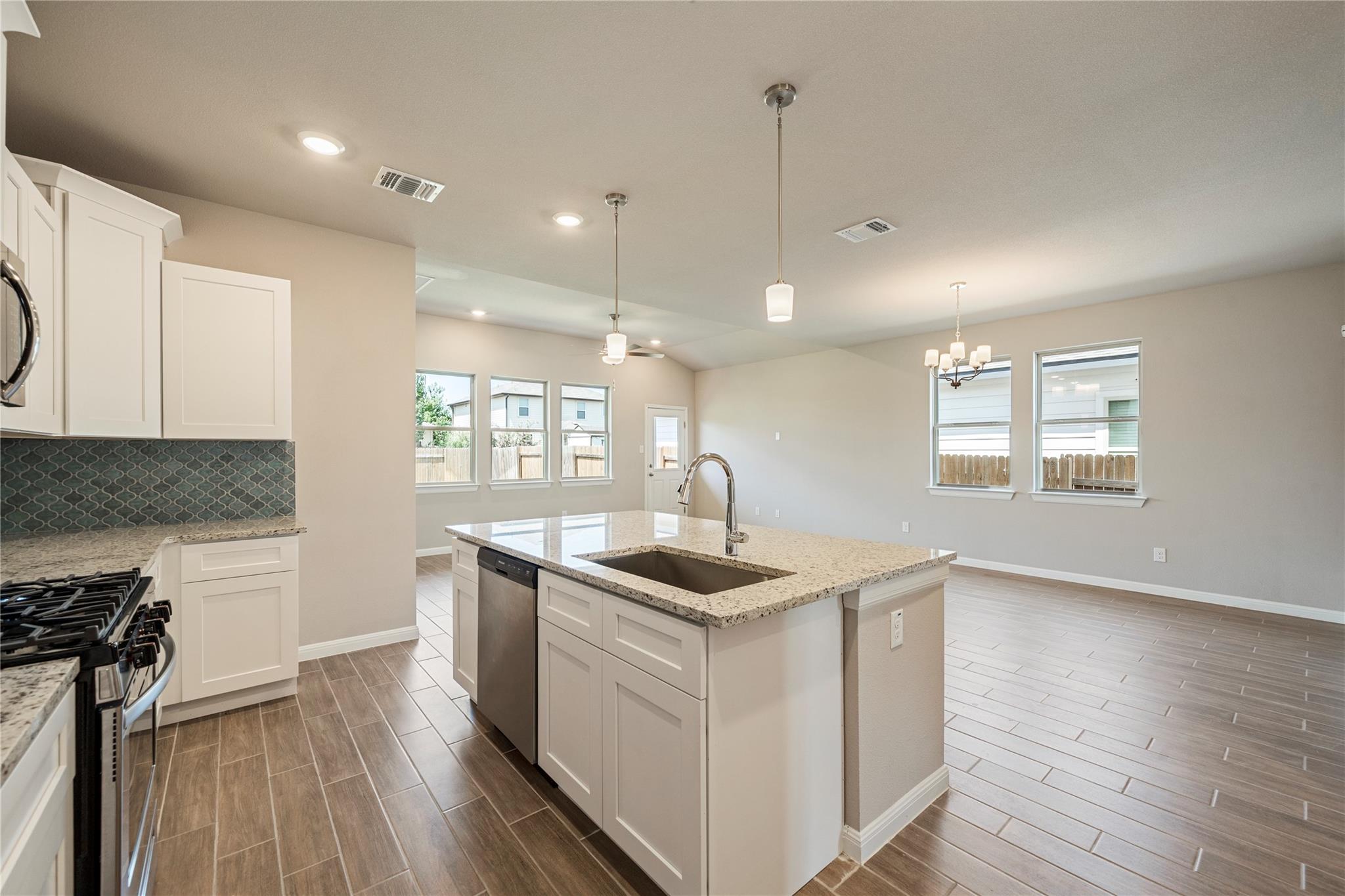 128 Comet Pointe DR